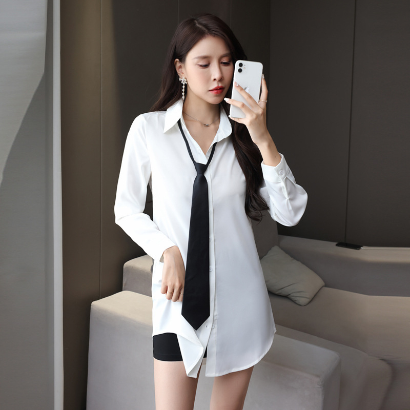 Шифонена риза с поло яка, дълги ръкави, свободна кройка, средна дължина (65-80 см)