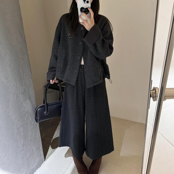 Fekete női kabát pamut-poliészter keverékből, 3D mintázattal, Hepburn és koreai stílussal, közepes vastagságú, zipzárral