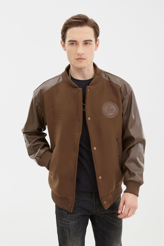 Férfi hip-hop stílusú kabát álló gallérral, egyrendű gombolással, poliészter-keverék anyag (70% poliészter), bélés poliészter