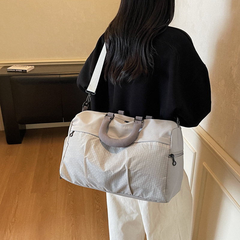 Lagano višenamjenska crossbody torba za putovanje od Oxford tkanine, karirani uzorak, prozračna, vodootporna, otporna na habanje, odjeljak za suho/mokra, podstava poliester
