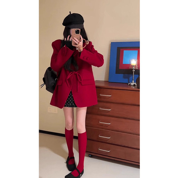 Ženska jakna slobodnog kroja, kratka duljina 40–50 cm, dugi rukavi s plisiranjem, stojeći ovratnik, plisirani detalj, zima 2025, japansko-korejski ležerni stil