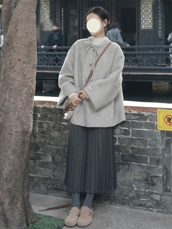 Дамско късо вълнено палто с панделка, кръгло деколте, джобове и копчета, свободен силует, дълги ръкави