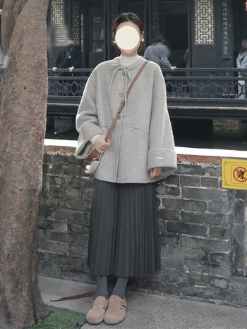 Дамско късо вълнено палто с панделка, кръгло деколте, джобове и копчета, свободен силует, дълги ръкави