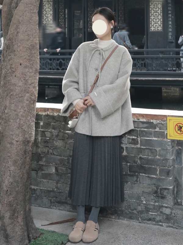 Дамско късо вълнено палто с панделка, кръгло деколте, джобове и копчета, свободен силует, дълги ръкави