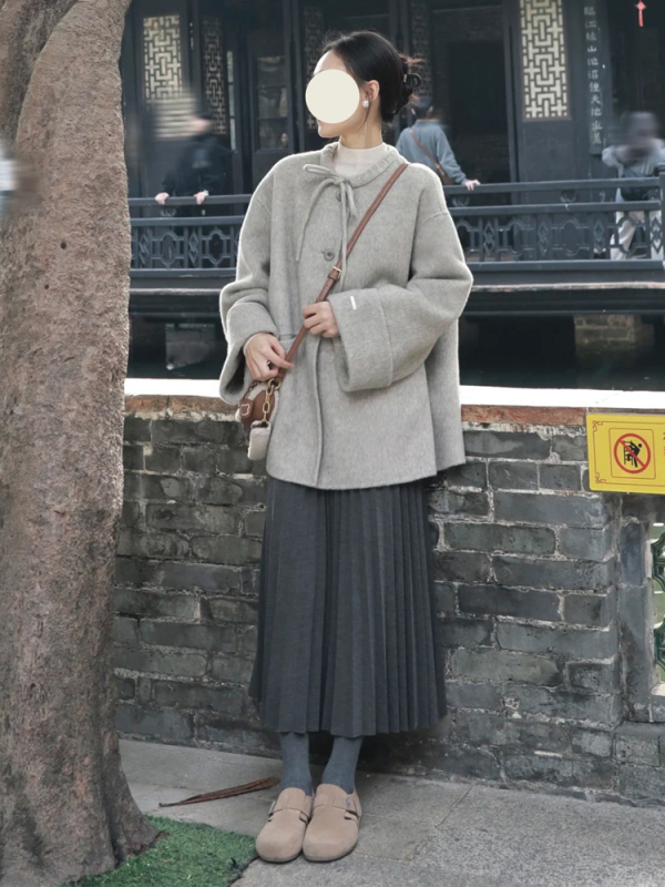 Дамско късо вълнено палто с панделка, кръгло деколте, джобове и копчета, свободен силует, дълги ръкави