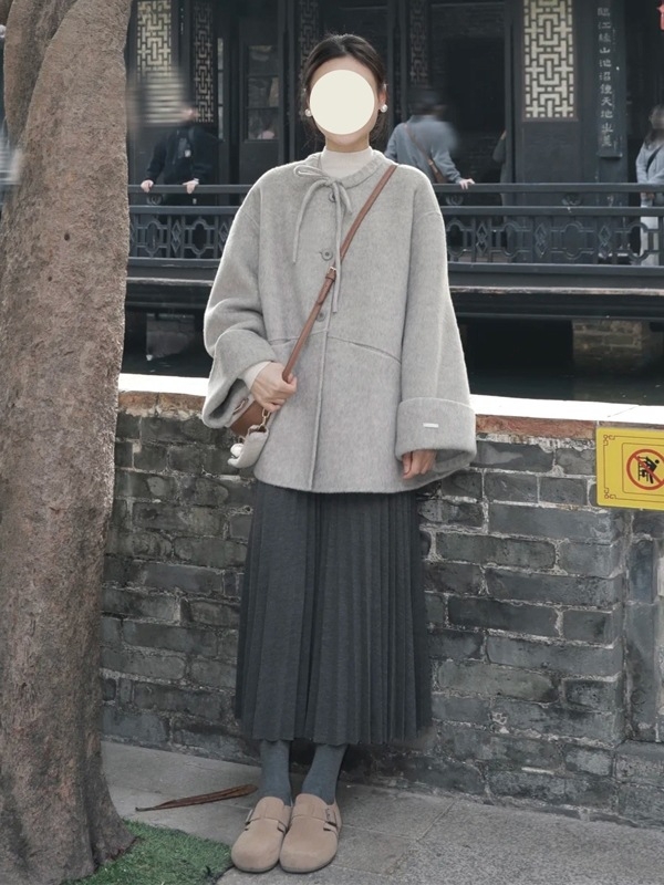 Дамско късо вълнено палто с панделка, кръгло деколте, джобове и копчета, свободен силует, дълги ръкави