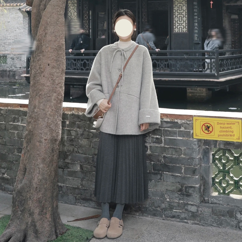 Дамско късо вълнено палто с панделка, кръгло деколте, джобове и копчета, свободен силует, дълги ръкави