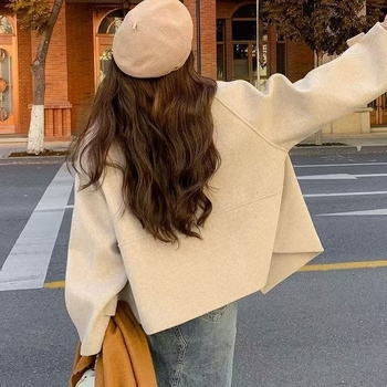 Женско късо палто от полиестер с яка от агнешка козина, двойно закопчаване, свободен силует, дължина 40-50 см