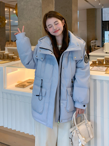 Jakna s perjem od patke, udio perja 51–55%, poliester tkanina, široki kroj, srednja duljina, zip zatvarač