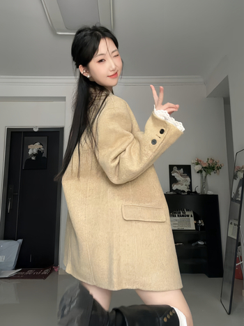 Вълнено палто Хепбърн вдъхновено, със средна дължина, яка от козина, свободна кройка, дълги ръкави