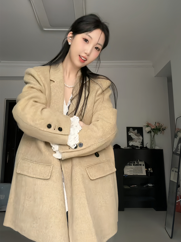 Вълнено палто Хепбърн вдъхновено, със средна дължина, яка от козина, свободна кройка, дълги ръкави