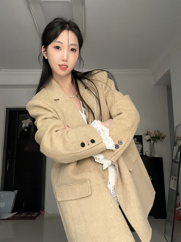 Вълнено палто Хепбърн вдъхновено, със средна дължина, яка от козина, свободна кройка, дълги ръкави