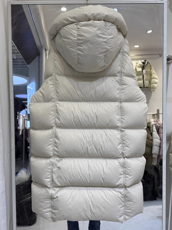 Katifi jakna s kapuljačom, srednje duljine, pačje perje 86–90%, punjenje 201–300 g