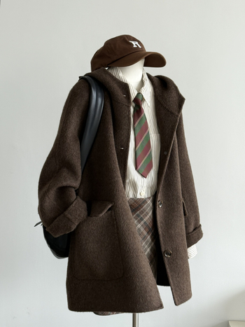 Ženski reverzibilni vuneni kaput s kapuljom, duffle stil, srednja duljina, 95% vuna