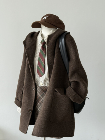 Ženski reverzibilni vuneni kaput s kapuljom, duffle stil, srednja duljina, 95% vuna