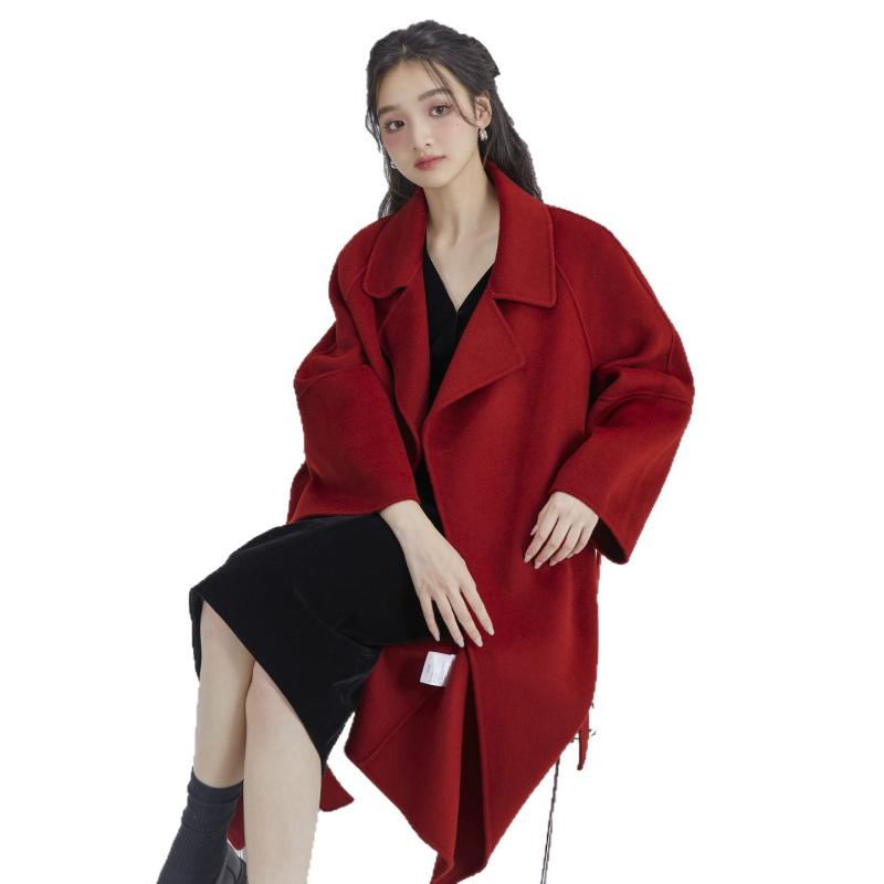 Женско палто от вълна, дълго, свободен силует, костюмска яка, закопчаване с връзки