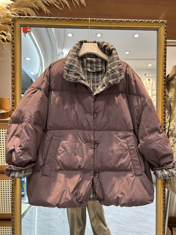 Pehelykabát, középhosszú kapucnival, kockás panel dizájn, vastag szigetelés, kacsapehely töltet 101–200 g, pehelytartalom 51–55%