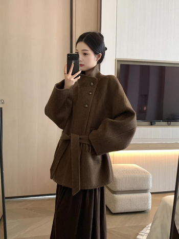 Palton scurt Chenille pentru femei, guler de blană, iarna 2025, amestec Spandex, șnur de strângere, croi drept, mâneci lungi