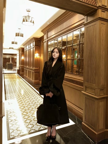 Дамско двустранно палто от вълна със сваляеми ръкави от лисица, дълга дължина, предно връзване, V-образно деколте