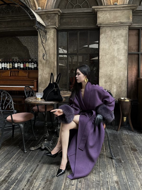 Дамско двустранно палто от вълна със сваляеми ръкави от лисица, дълга дължина, предно връзване, V-образно деколте