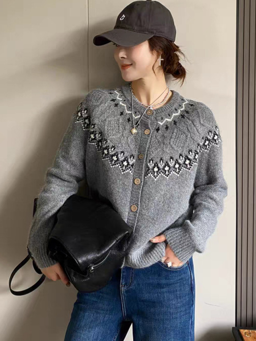 Sailfish kardigan od 100% merino vune, jacquard pletenje, okrugli izrez, dugi rukavi, srednja debljina, elegantan gradski stil, zima 2025