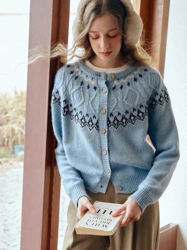 Sailfish kardigan od 100% merino vune, jacquard pletenje, okrugli izrez, dugi rukavi, srednja debljina, elegantan gradski stil, zima 2025