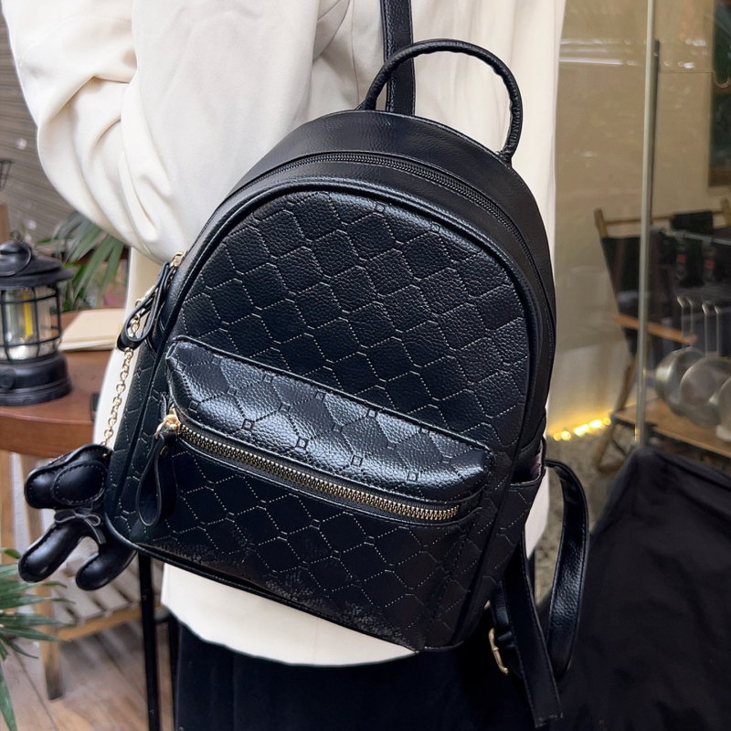 Ruksak PU – gradski minimalistički stil, vodootporan, zatvaranje na zip, unutarnji džepovi: džep sa zipom, džep za mobitel, džep za osobnu iskaznicu