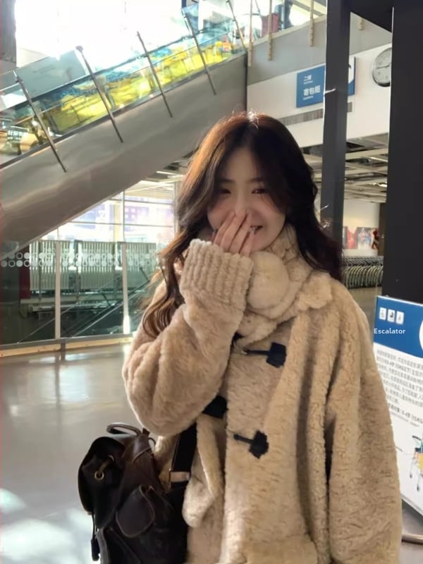 Дамско палто от велур с изкуствен пух, корейски стил, дебел, свободен силует, лацкан, закопчаване с катарами, обикновена дължина (50–65 см)