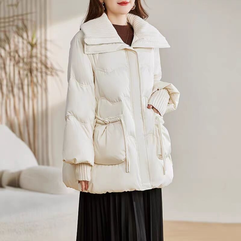 Pamuk kaput s vunenim punjenjem i svilenim baršunom, ovratnik polo, nije odvojiv, stil zrele dame