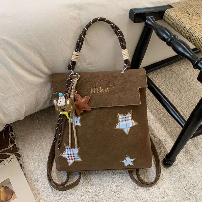 Рюкзак PU материя, уличен стил, голям капацитет, вътрешен джоб с цип, затваряне с капак