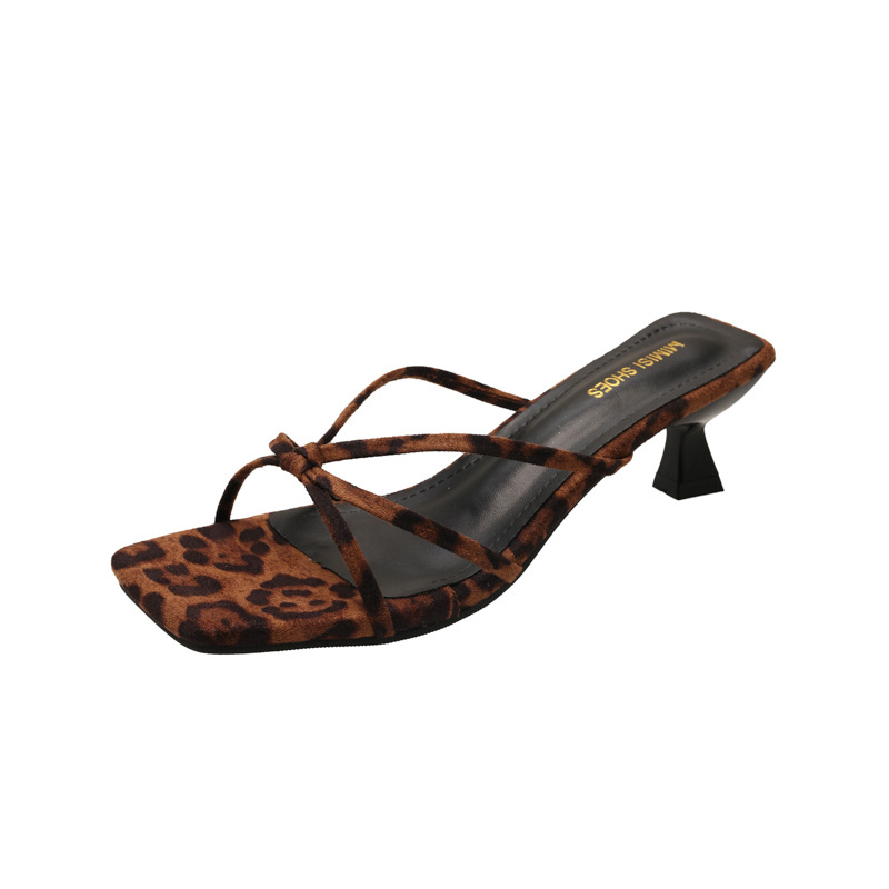 Sandale s jednim remenom, PVC gornji dio, gumena podloga, kvadratni vrh, proljeće 2025