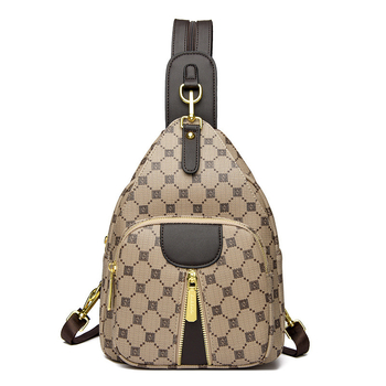 Дамска раница от PVC, градски минималистичен стил, ципно затваряне, полиестерна подплата, водоустойчива и износоустойчива