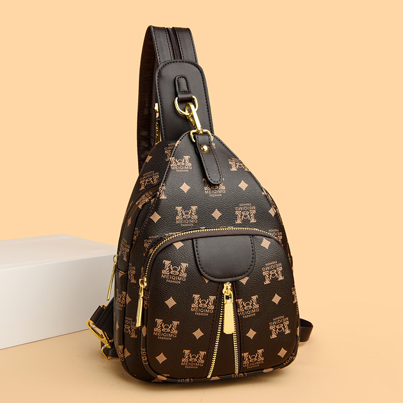 Дамска раница от PVC, градски минималистичен стил, ципно затваряне, полиестерна подплата, водоустойчива и износоустойчива