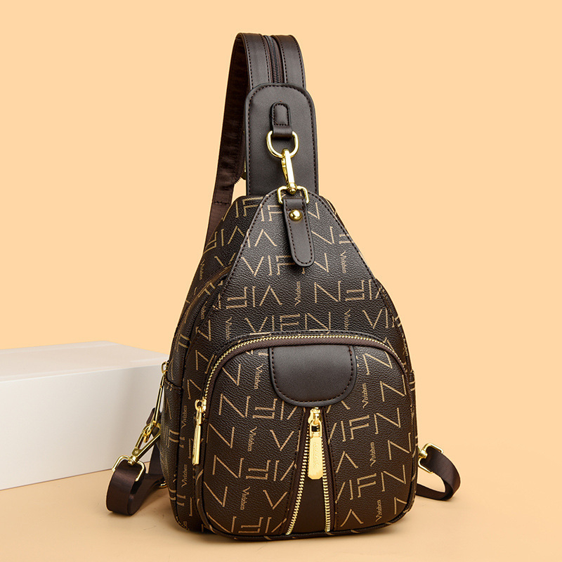 Дамска раница от PVC, градски минималистичен стил, ципно затваряне, полиестерна подплата, водоустойчива и износоустойчива