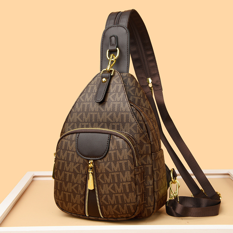 Дамска раница от PVC, градски минималистичен стил, ципно затваряне, полиестерна подплата, водоустойчива и износоустойчива