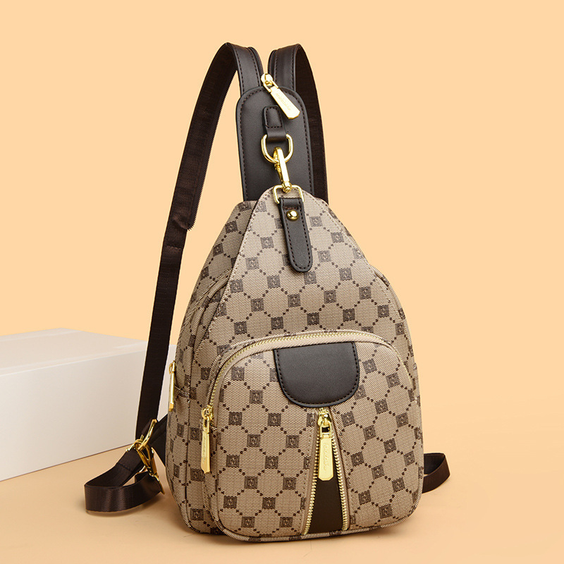 Дамска раница от PVC, градски минималистичен стил, ципно затваряне, полиестерна подплата, водоустойчива и износоустойчива