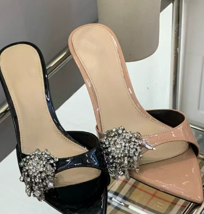 Mary qi Sandale s oštrim nosom, jednim remenom i kristalima, visoke stileto štikle, otvoreni prst, gumena potplata, gornji i unutarnji materijal od super vlakna, proljeće 2024