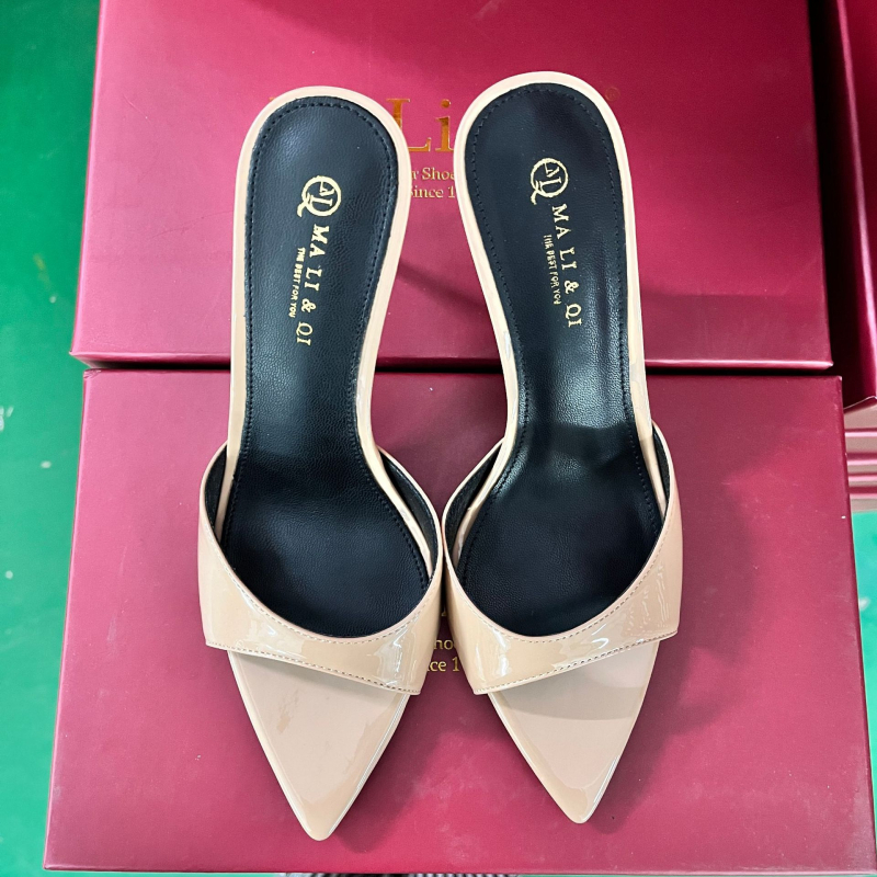 Mary qi Sandale s oštrim nosom, jednim remenom i kristalima, visoke stileto štikle, otvoreni prst, gumena potplata, gornji i unutarnji materijal od super vlakna, proljeće 2024