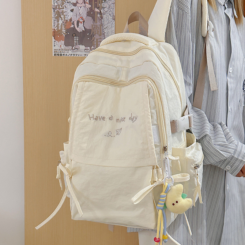 Ženski ruksak od najlona, kapacitet 20–35 L, prozračan dizajn, zakrivljene naramenice, pretinac za prijenosno računalo