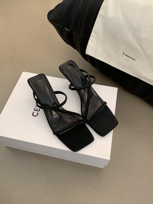 Rimske sandale s kvadratnim vrhom, diagonala traka, zatvaranje straga vezanjem, gumeni potplat, uski potpetica 3–6 cm