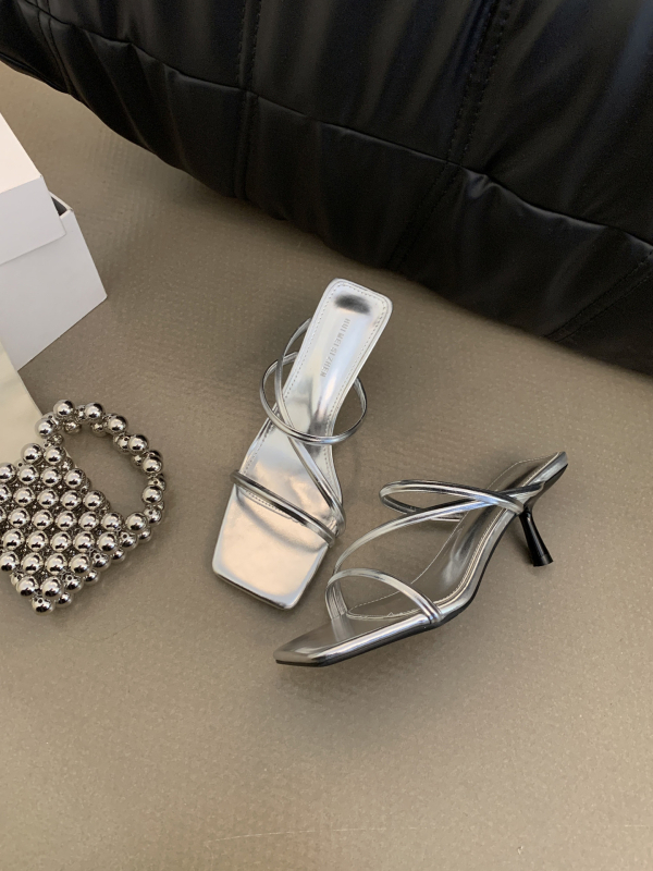 Rimske sandale s kvadratnim vrhom, diagonala traka, zatvaranje straga vezanjem, gumeni potplat, uski potpetica 3–6 cm