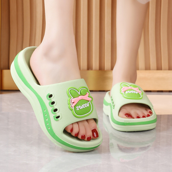 Papuče s debelim potplatom, plastični gornji dio, PVC potplat, okrugla špička, casual stil, proljeće 2025