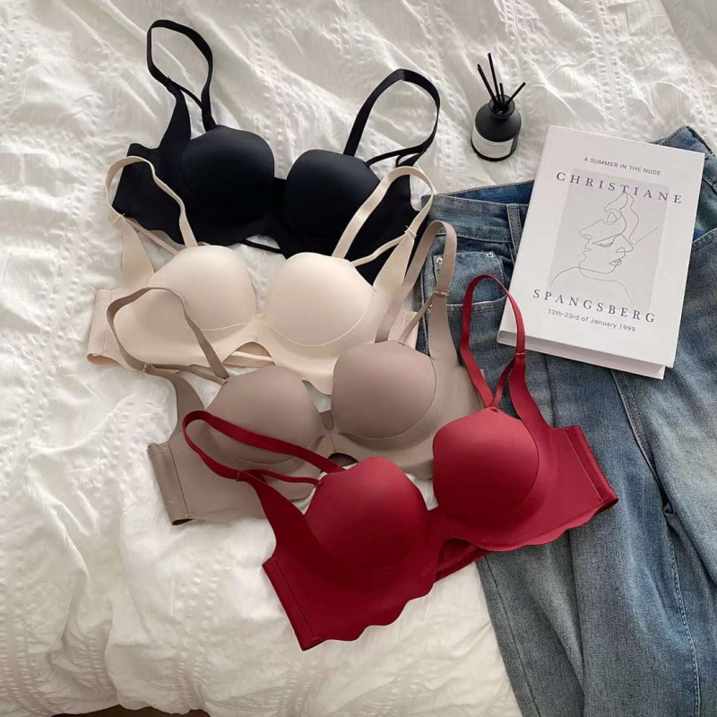 Női fehérnemű készlet - 3/4-es kosár, formázott kosár vékony felső résszel és vastag alsó résszel, fő anyag nylon, bélés spandex, rögzített dupla vállpántok