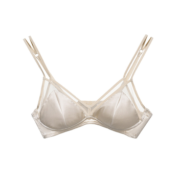 Σουτιέν από μετάξι με τρίγωνικά cups, χωρίς μεταλλικό στηρίγμα, 3/4 cup με λεπτό διαμορφωμένο σχήμα, σταθερές διπλές τιράντες, πίσω κούμπωμα με τρεις σειρές αγκιστριών