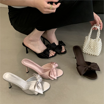 Női masnis magas sarkú szandál, felső rész: szuper rost, talp: gumi, nyár 2025