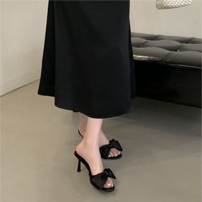 Női masnis magas sarkú szandál, felső rész: szuper rost, talp: gumi, nyár 2025