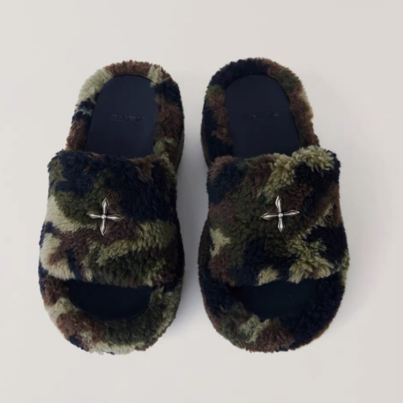 Papučice s vunenim gornjim dijelom, ovčja koža za unutrašnjost, otvoreni prst, debeli potplat i iznimno visoke pete