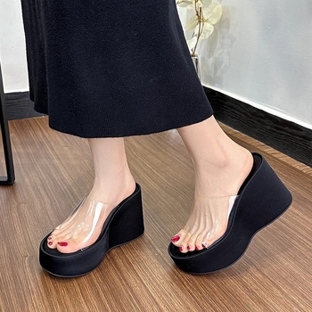 Visoke klinske sandale s prozirnim PVC gornjim dijelom, PU potplat, EVA unutrašnjost, visina pete 6–8 cm, debeli potplat 7,5 cm, korejski stil