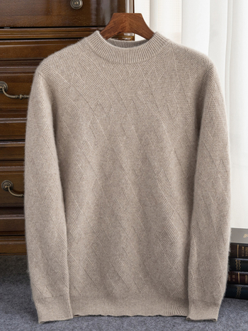 Пуловер от кашмир – 95% кашмир съдържание, плътно плетиво, кръгла яка, дълги ръкави, свободна кройка