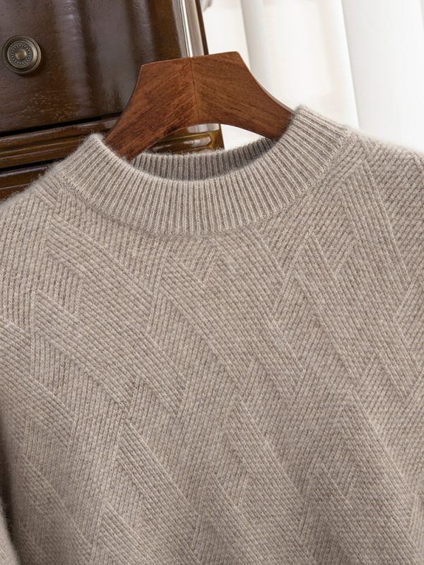 Пуловер от кашмир – 95% кашмир съдържание, плътно плетиво, кръгла яка, дълги ръкави, свободна кройка